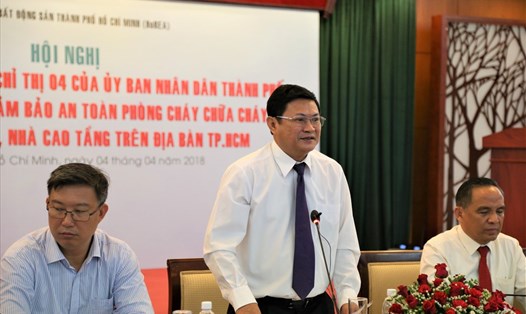 Ông Huỳnh Cách Mạng - Phó Chủ tịch UBND TPHCM - cho biết TPHCM sẽ công bố các chế tài nghiêm khắc với các nhân, tổ chức sai phạm về PCCC. Ảnh: Trường Sơn