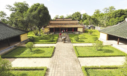 Lăng mộ vua Gia Long nằm ở thượng nguồn sông Hương-một trong 4 cụm lăng có cảnh quan đẹp. Ảnh: NĐT