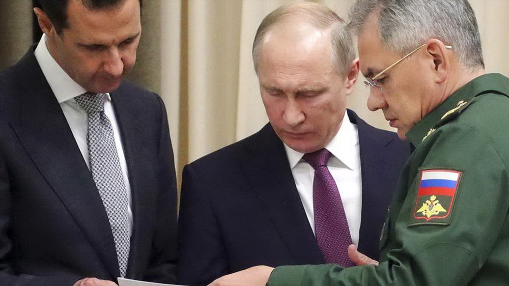 Tổng thống Assad và Tổng thống Putin cùng Bộ trưởng Quốc phòng Nga Sergei Shoigu ở Sochi ngày 20.11.2017. Ảnh: AP