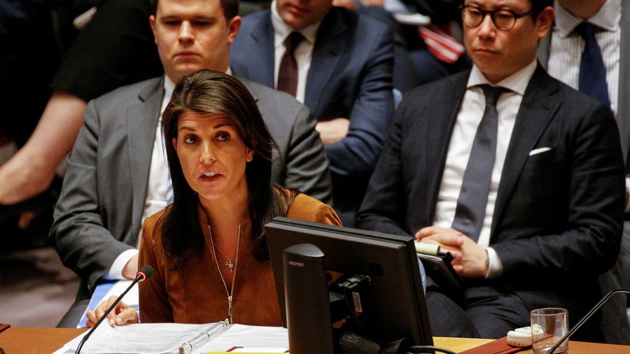 Đại sứ Mỹ Nikki Haley tại phiên họp ngày 9.4 của Hội đồng Bảo an Liên Hợp Quốc. Ảnh: Reuters