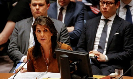 Đại sứ Mỹ Nikki Haley tại phiên họp ngày 9.4 của Hội đồng Bảo an Liên Hợp Quốc. Ảnh: Reuters