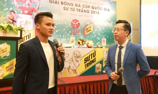 Quang Hải trong buổi ký kết tài trợ của hãng bia cho Cúp Quốc gia 2018. Ảnh: VTV
