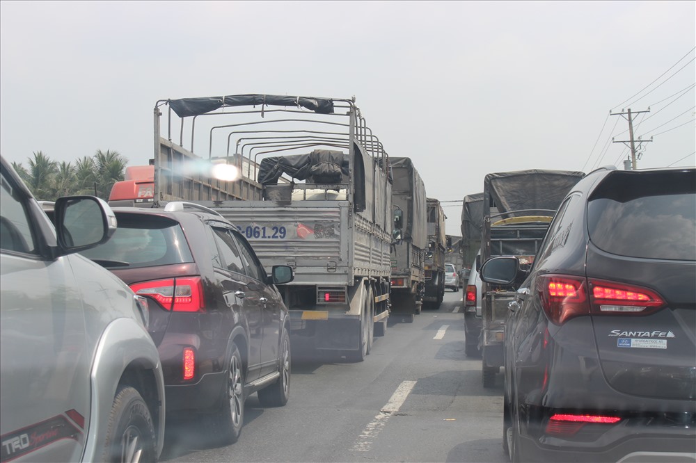 Giao thông trên QL1 đoạn qua tỉnh Tiền Giang.