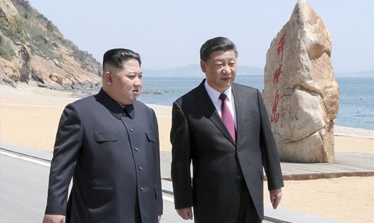 Chủ tịch Tập Cận Bình và nhà lãnh đạo Kim Jong-un ở Đại Liên, Trung Quốc ngày 8.5.2018. Ảnh: Reuters
