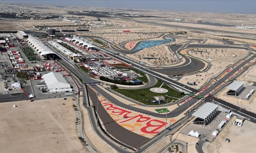 Trường đua xe F1 ở Bahrain, để được quyền tổ chức vòng đua Grand Prix tại đây, Bahrain đã phải bỏ ra số tiền hơn 60 triệu USD mỗi năm.