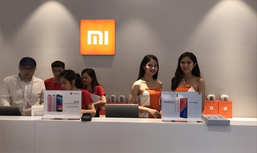 Mi Store tạo cảm giác mới lạ cho khách hàng khi thị trường Hà Nội thiếu những cửa hàng công nghệ chính hãng như thế này.