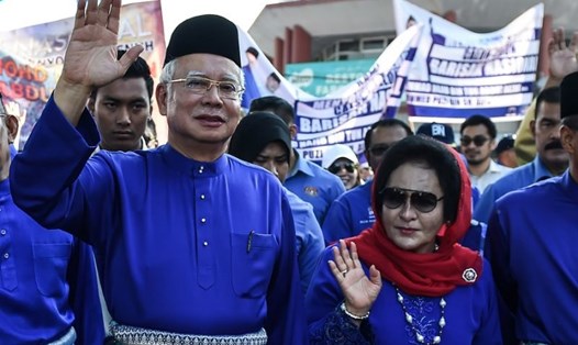 Cựu Thủ tướng Najib Razak và vợ là Rosmah Mansor. Ảnh: AFP. 