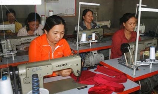 Việc làm bền vững cho lao động nữ khu vực nông thôn đối diện nhiều thách thức. Ảnh: Trần Lưu