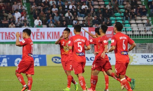 HAGL nhận được sự khích lệ từ trưởng đoàn Nguyễn Tấn Anh trước trận lượt về trên sân khách. Ảnh: Đ.T