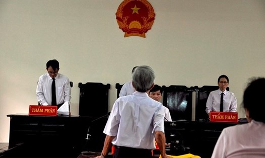 Nguyễn Khắc Thủy tại phiên tòa.
