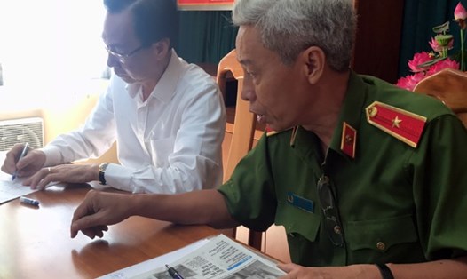 Thiếu tướng Phan Anh Minh và ông Lê Thanh Liêm. Ảnh: Quốc Thắng.