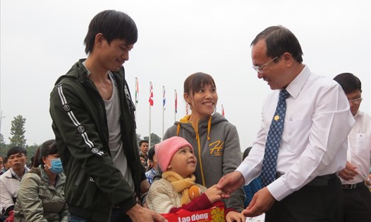 Bí thư tỉnh ủy Bình Dương Trần Văn Nam thăm hỏi công nhân dịp Tết nguyên đán Mậu Tuất