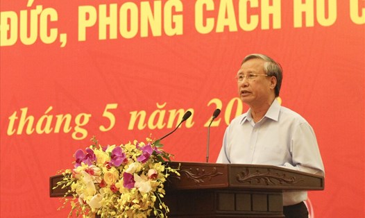 Ủy viên Bộ Chính trị, Thường trực Ban Bí thư Trần Quốc Vượng phát biểu tại Hội nghị. Ảnh Trần Vương