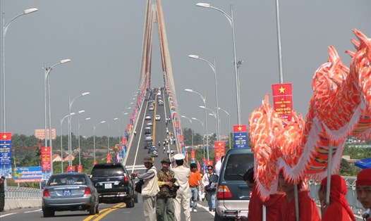 Cầu Rạch Miễu ngày thông xe.