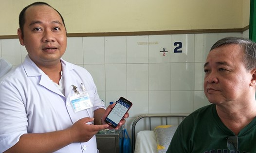 Trình diễn sử dụng phần mềm quản lí công tác khám chữa bệnh tại Bệnh viện Nguyễn Trãi (PK).