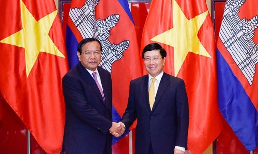 Phó Thủ tướng, Bộ trưởng Bộ Ngoại giao Phạm Bình Minh và Bộ trưởng Bộ Ngoại giao và hợp tác quốc tế Campuchia Prak Sokhonn - Ảnh: BNG VN.