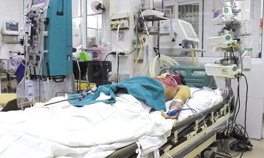 Bệnh nhân  N.T.M. (28 tuổi, huyện Mộc Châu, tỉnh Sơn La) đang điều trị biến chứng thuỷ đậu tại BV Bệnh Nhiệt đới Trung ương.