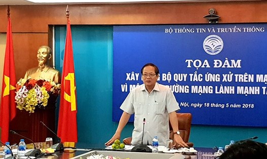 Bộ trưởng Bộ TTTT Trương Minh Tuấn chủ trì toạ đàm. Ảnh: HN