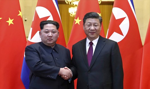 Nhà lãnh đạo Kim Jong-un gặp Chủ tịch Tập Cận Bình ngày 28.3.2018. Ảnh: Tân hoa xã