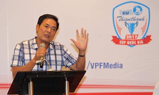 Phó Chủ tịch VPF ông Trần Mạnh Hùng đe dọa và đòi "xử" ông Dương Văn Hiền ngay trong cuộc họp hôm 15.5. Ảnh: VPF