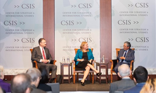 Đại sứ Phạm Quang Vinh và Đại sứ Daniel Kritenbrink đối thoại tại CSIS. Ảnh: BNG
