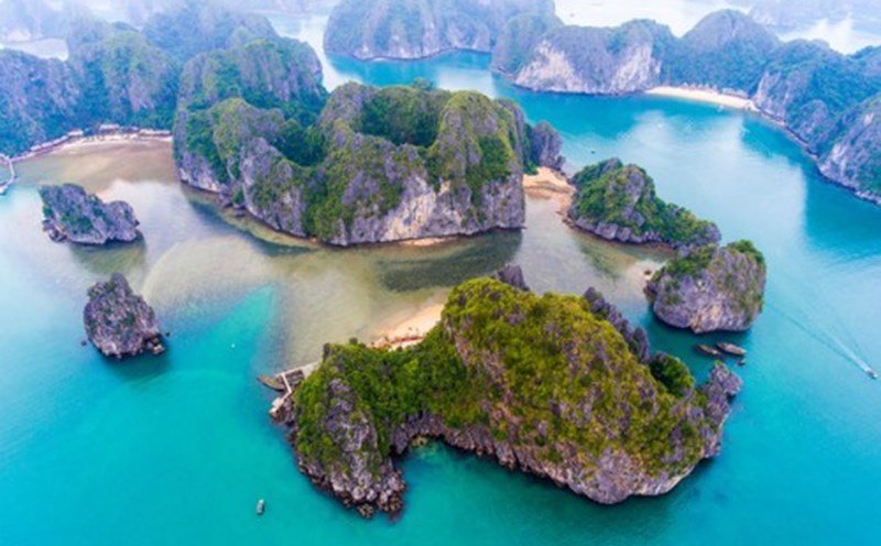 Cát Bà, Vịnh Lan Hạ. Ảnh: Jimmy Tran/Shutterstock.