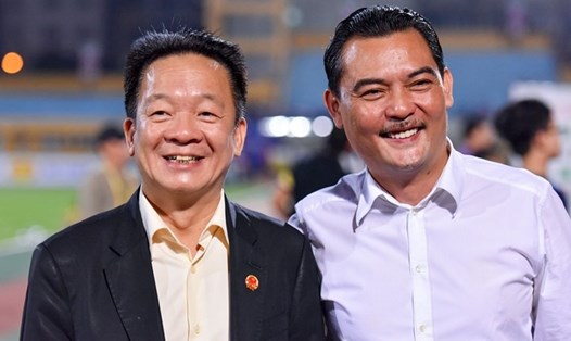 Chủ tịch CLB Hà Nội Nguyễn Quốc Hội (phải). Ảnh: Việt Hùng 