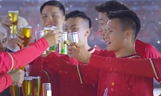 Cầu thủ Quang Hải quảng cáo cho bia Sư Tử Trắng. Ảnh: A.C