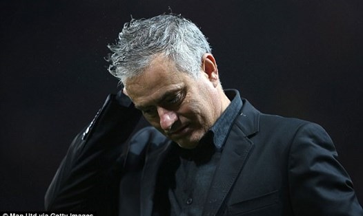 HLV Mourinho không có được danh hiệu nào với Man United ở mùa 2017-2018. Ảnh: Getty Images.