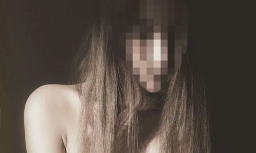 Một người mẫu khỏa thân tố bị họa sĩ hiếp dâm 