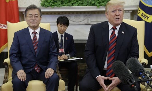 Tổng thống Donald Trump tiếp Tổng thống Moon Jae-in tại Phòng Bầu dục, ngày 22.5. Ảnh: AP