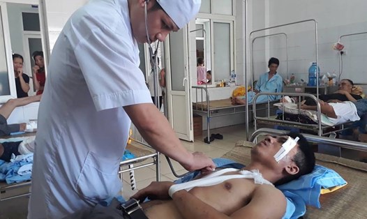 Anh Nguyễn Văn Quang đang được điều trị tại BV Đa khoa tỉnh Thanh Hoá. Ảnh: Hoài Thu