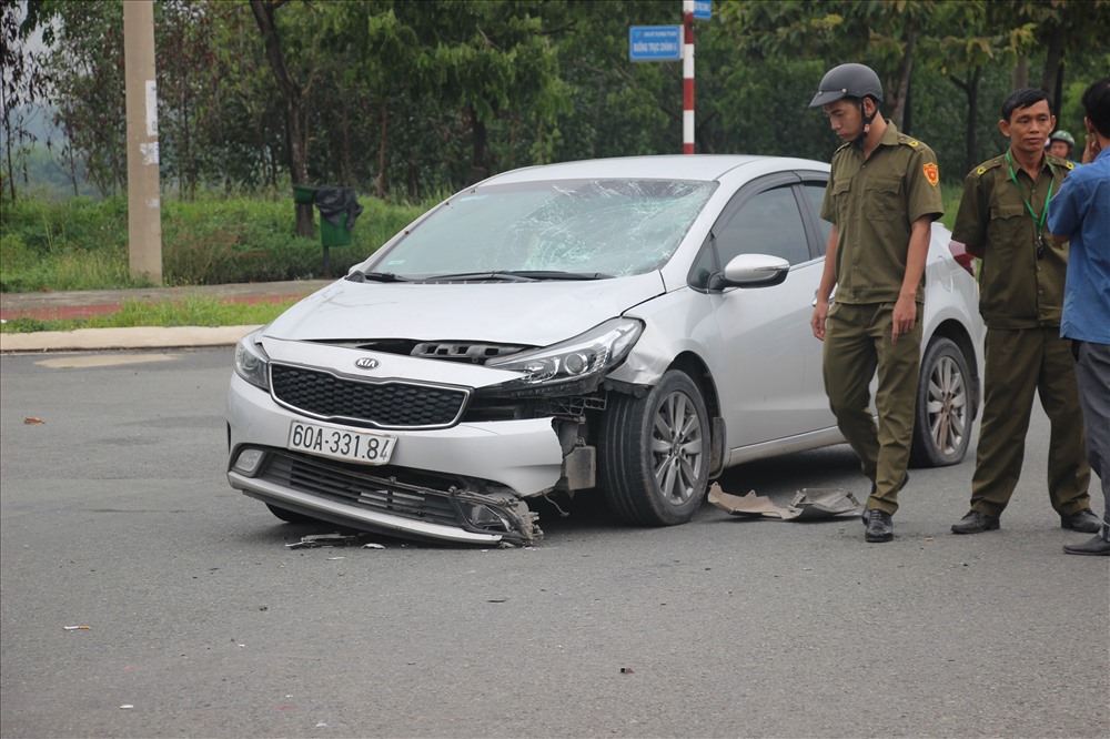 Va chạm giao thông giữa ô tô và xe máy trong khu đô thị ĐHQG TP.HCM làm hai nữ sinh nguy kịch