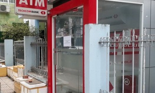 Trụ ATM trên đường Nguyễn Thiện Thuật bị đối tượng người nước ngoài phá nhằm đánh cắm dữ liệu bị công an phát hiện.