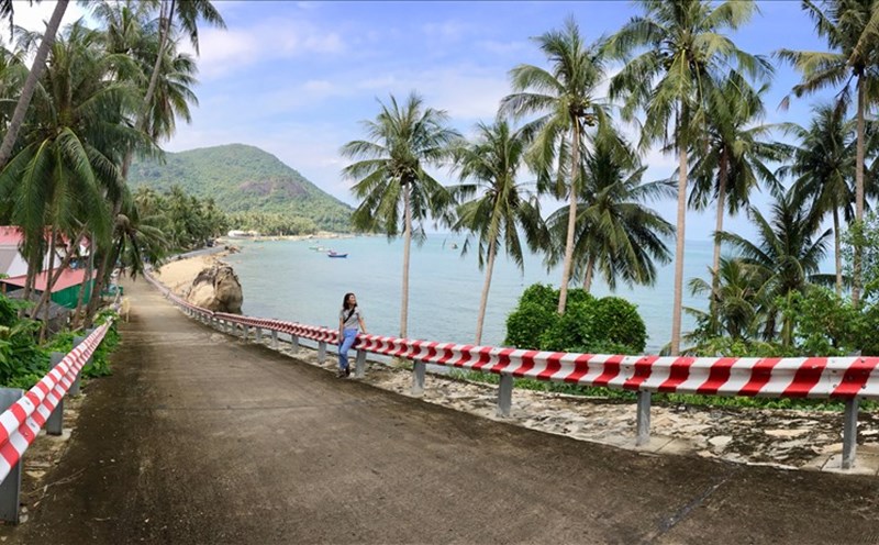 Một con đường ở xã đảo Lại Sơn