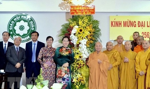 Ủy viên Bộ Chính trị, Chủ tịch Quốc hội Nguyễn Thị Kim Ngân tới thăm Văn phòng 2 Giáo hội Phật giáo Việt Nam. Ảnh: Xuân Khu/TTXVN