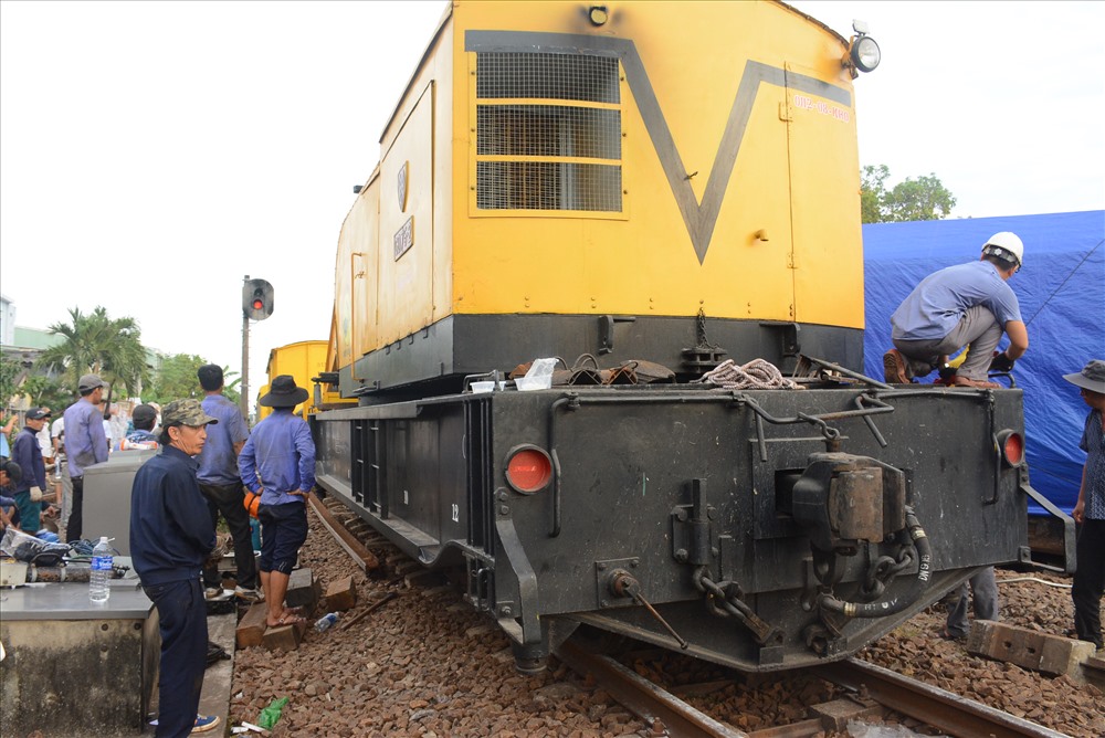 Chiều 27.5 đường ray số 2 đã được sửa chữa xong, đảm bảo thông tuyến đường sắt Bắc - Nam.