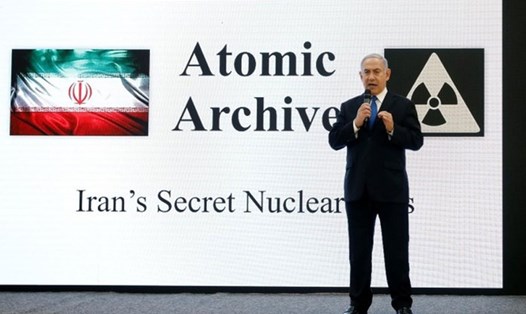 Thủ tướng Israel Benjamin Netanyahu thuyết trình về cái mà ông gọi là hồ sơ bí mật của Iran. Ảnh: BBC