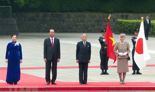 Nhà vua và Hoàng hậu Nhật Bản chủ trì lễ đón Chủ tịch Nước Trần Đại Quang và Phu nhân. Ảnh: TTXVN.