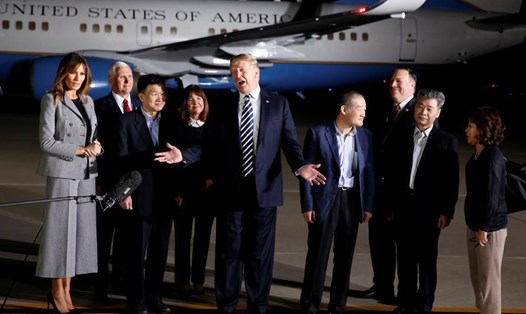 Lần gần nhất bà Melania Trump xuất hiện trước công chúng là ngày 10.5 khi cùng ông Donald Trump đón 3 con tin Mỹ được thả từ Triều Tiên. Ảnh: Reuters