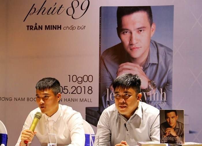 Lê Công Vinh trong ngày ra mắt sách "Phút 89". 