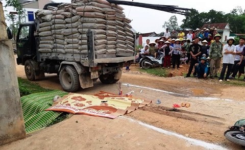 Hiện trường nơi xảy ra vụ tai nạn trên. Ảnh:HQ