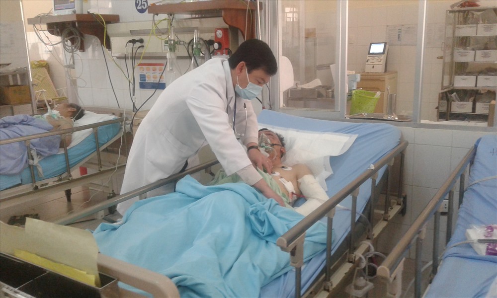 Anh Nguyễn Văn Châu, tài xế xe tải vẫn đang trong tình trạng nguy kịch.