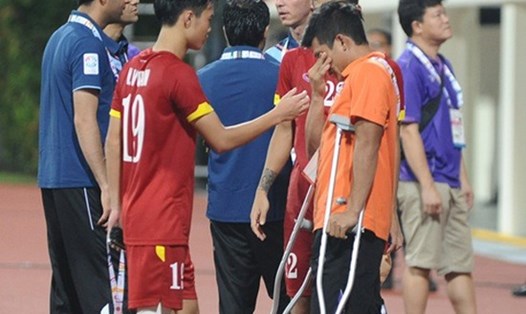 Huỳnh Tấn Tài cũng từng là nạn nhân của mộ pha vào bóng khiến anh bị gãy chân và phải chia tay SEA Games 28. 