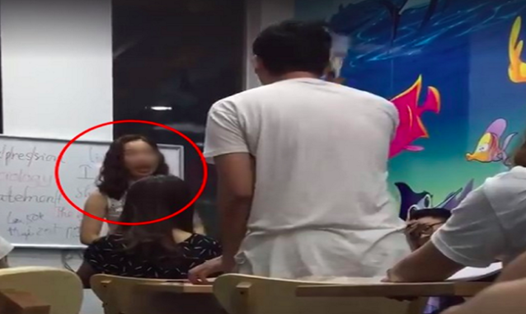 Hình ảnh cắt từ clip cô giáo trung tâm tiếng Anh chửi mắng học viên.
