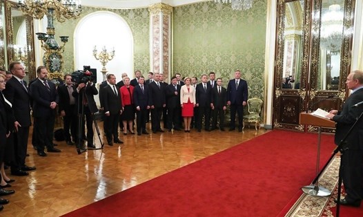 Tổng thống Vladimir Putin phát biểu trước các thành viên chính phủ ngày 6.5. Ảnh: Sputnik