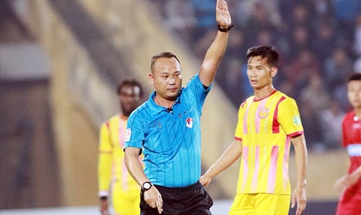 Trọng tài Nguyễn Văn Kiên bị treo còi đến hết mùa giải 2018. Ảnh: T.L