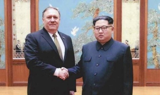 Ngoại trưởng Mỹ và lãnh đạo Triều Tiên Kim Jong-un. Ảnh: Reuters. 