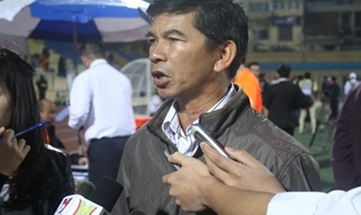 GĐĐH CLB HAGL ông Huỳnh Mau đã có tiết lộ khá bất ngờ sau tình huống thổi phạt đền của trọng tài Nguyễn Văn Kiên ở vòng 7 V.League 2018.