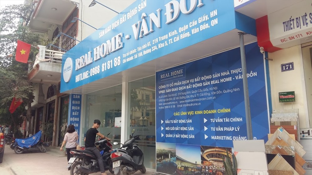 Sau chỉ đạo tạm dừng giao dịch, chuyển nhượng đất ở Vân Đồn, nhiều trung môi giới, sàn giao dịch bất động sản ảm đạm. Ảnh: Nguyễn Hùng